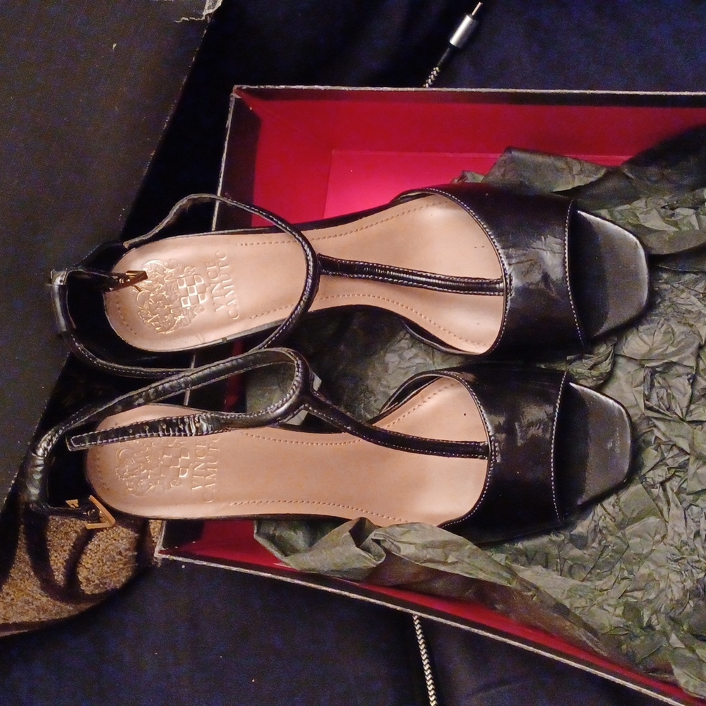 Shoes - Picture 4 of 8